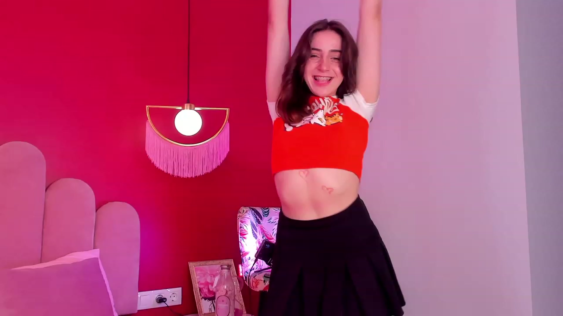 Gallery image thumbnail from ElsaYoung's myfreecams stream on, 06/03/2023, 05:36 image 15 of 20