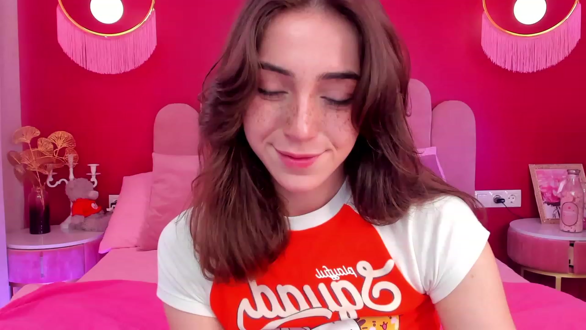 Gallery image thumbnail from ElsaYoung's myfreecams stream on, 06/03/2023, 05:36 image 6 of 20