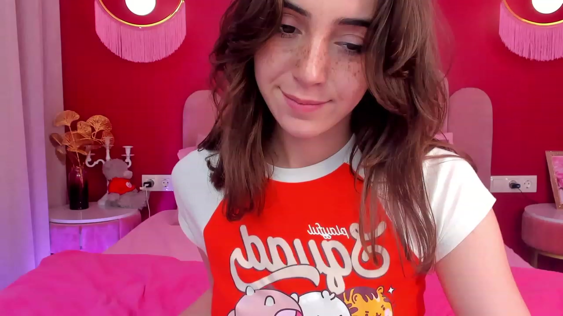 Gallery image thumbnail from ElsaYoung's myfreecams stream on, 06/03/2023, 09:22 image 6 of 20