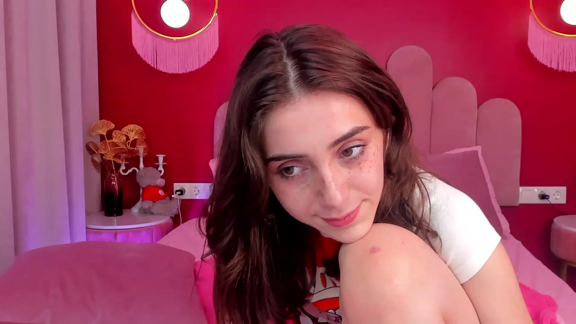 Gallery image thumbnail from ElsaYoung's myfreecams stream on, 06/03/2023, 11:21 image 9 of 20