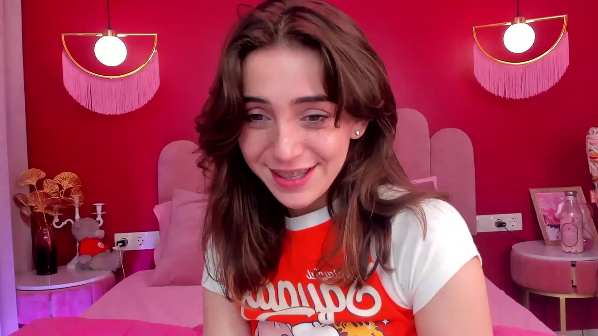 Gallery image thumbnail from ElsaYoung's myfreecams stream on, 06/03/2023, 11:21 image 2 of 20