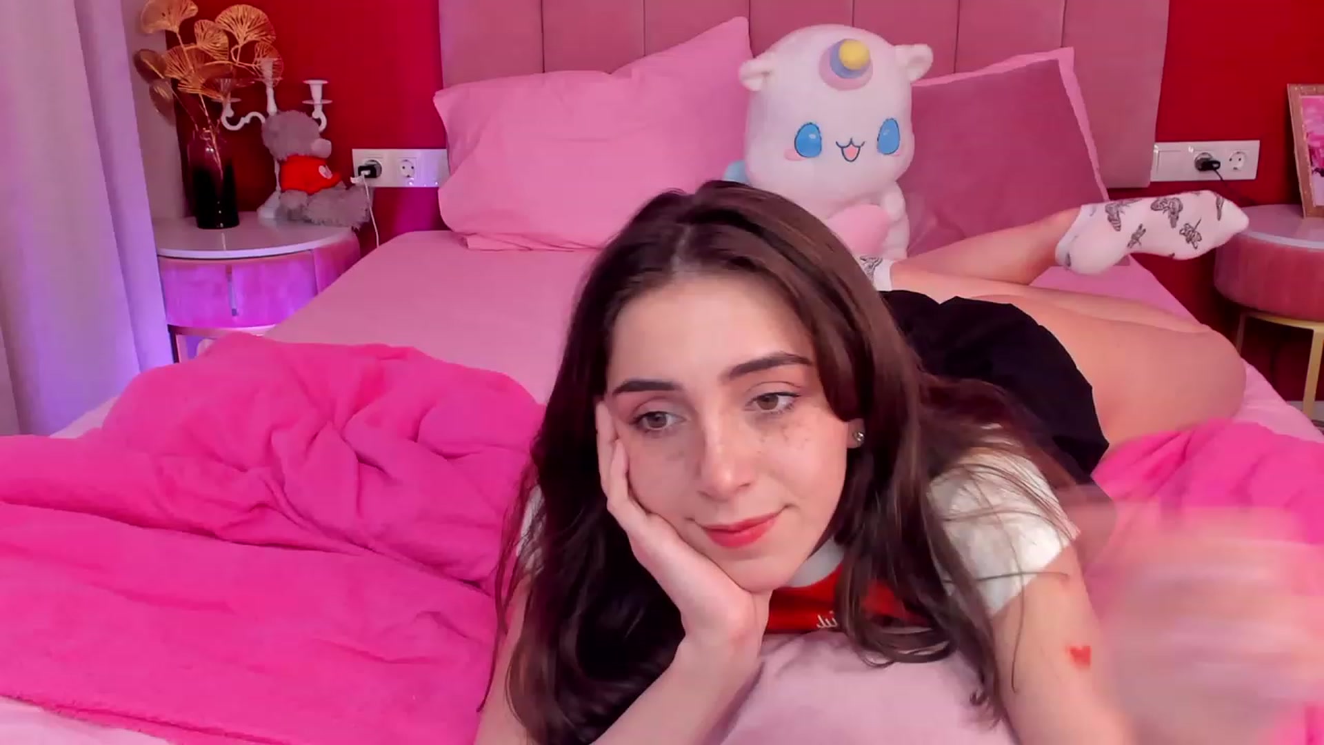 Gallery image thumbnail from ElsaYoung's myfreecams stream on, 06/03/2023, 11:35 image 8 of 20