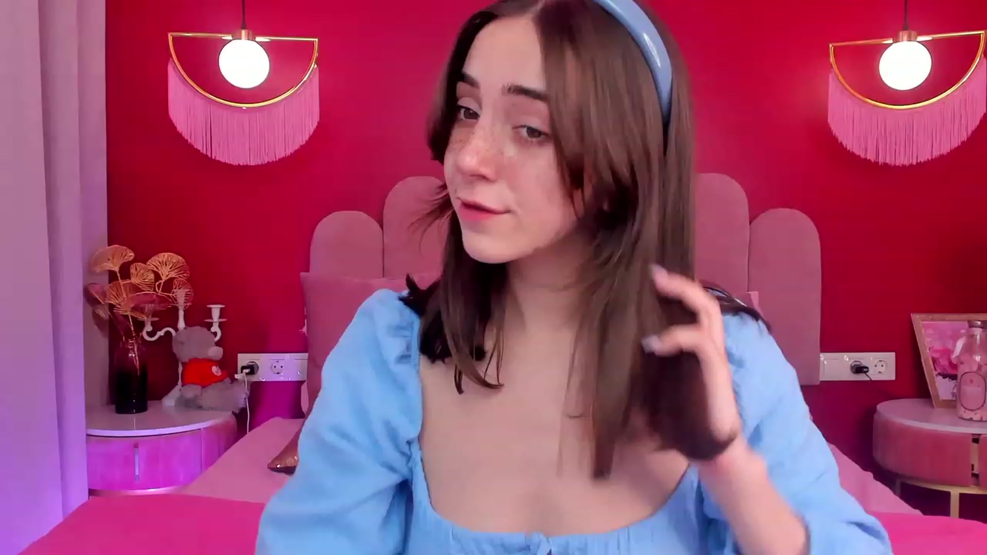 Gallery image thumbnail from ElsaYoung's myfreecams stream on, 06/04/2023, 14:40 image 3 of 20