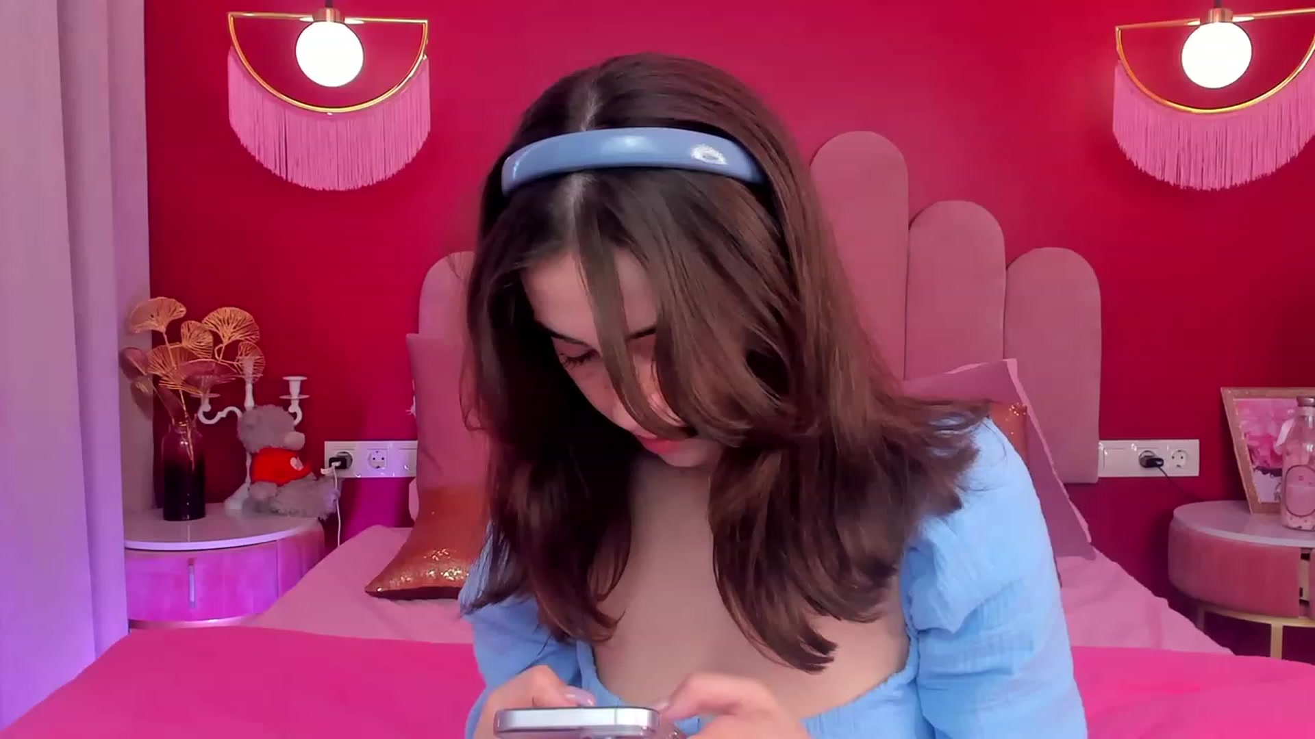 Gallery image thumbnail from ElsaYoung's myfreecams stream on, 06/04/2023, 14:40 image 4 of 20