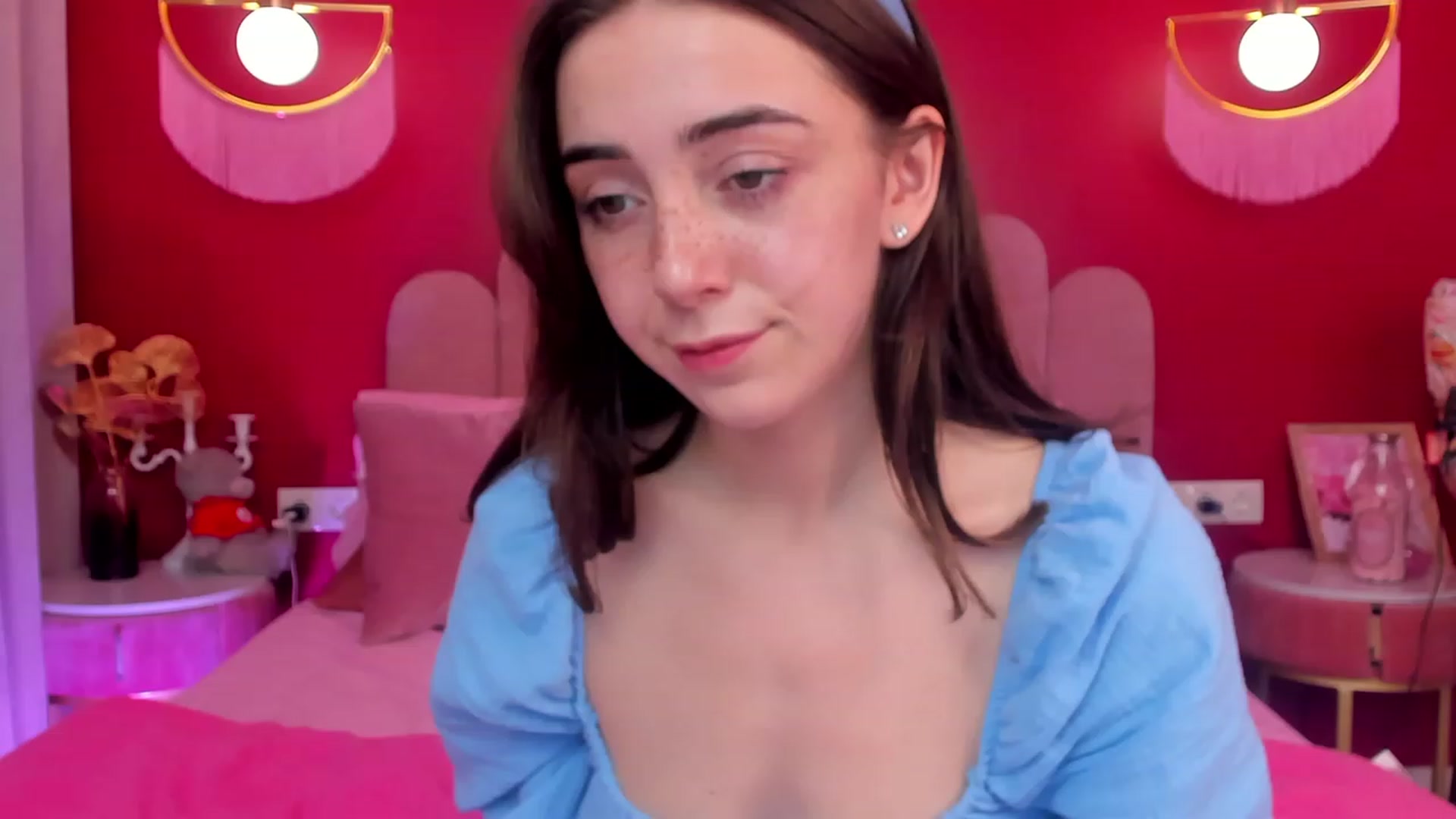 Gallery image thumbnail from ElsaYoung's myfreecams stream on, 06/04/2023, 17:24 image 8 of 20
