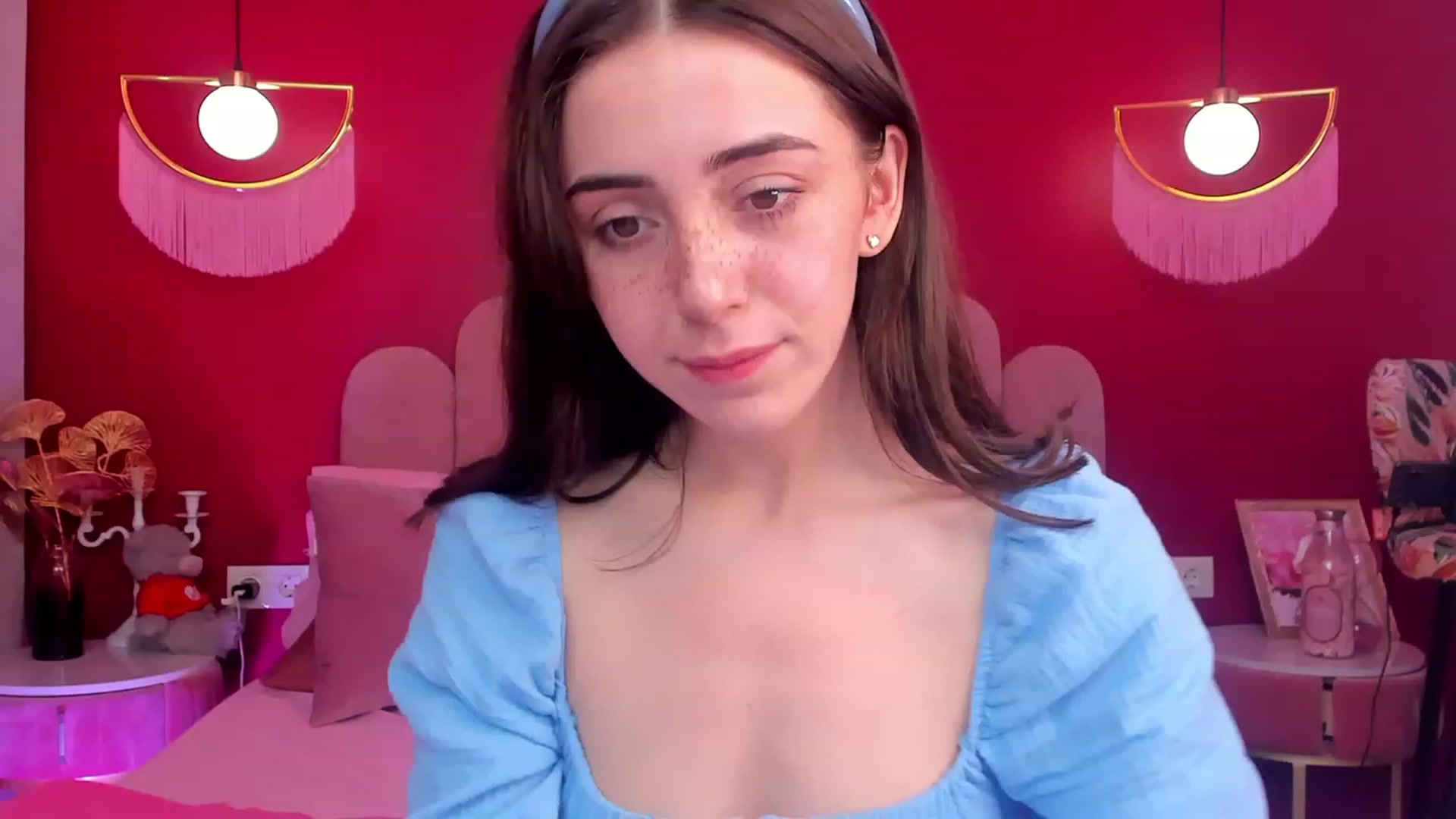 Gallery image thumbnail from ElsaYoung's myfreecams stream on, 06/04/2023, 17:24 image 18 of 20