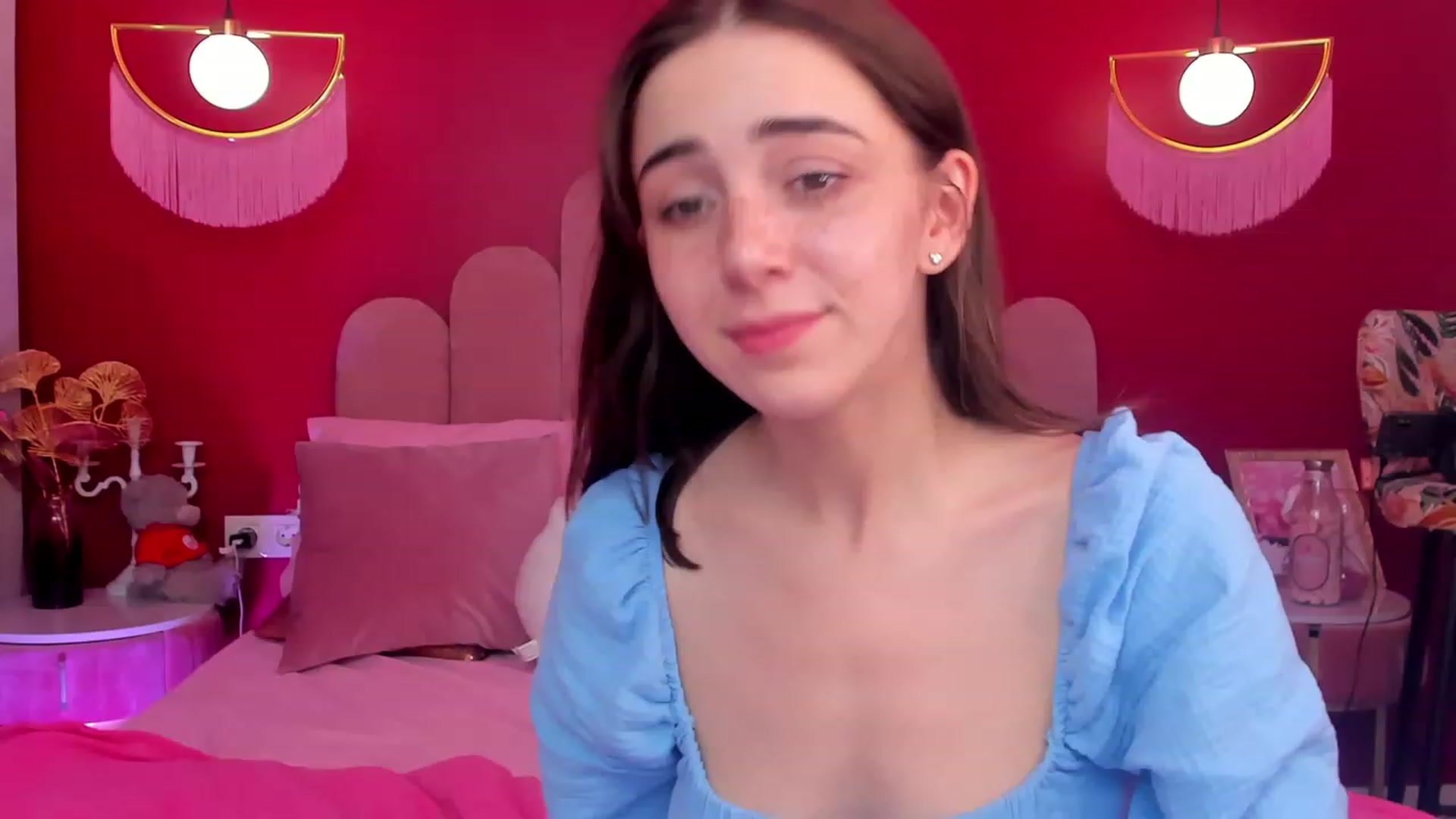 Gallery image thumbnail from ElsaYoung's myfreecams stream on, 06/04/2023, 19:20 image 12 of 20