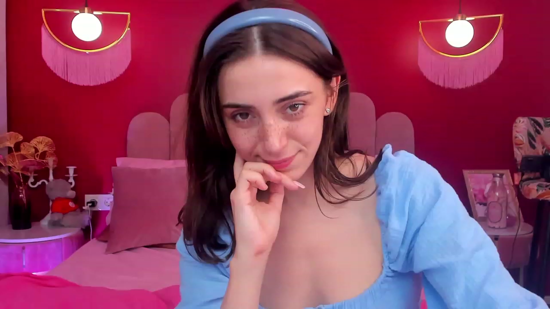 Gallery image thumbnail from ElsaYoung's myfreecams stream on, 06/04/2023, 19:20 image 13 of 20