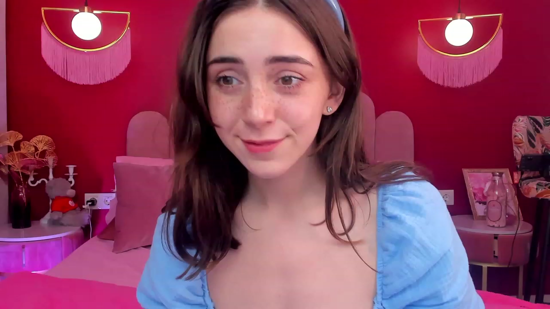 Gallery image thumbnail from ElsaYoung's myfreecams stream on, 06/04/2023, 19:20 image 6 of 20