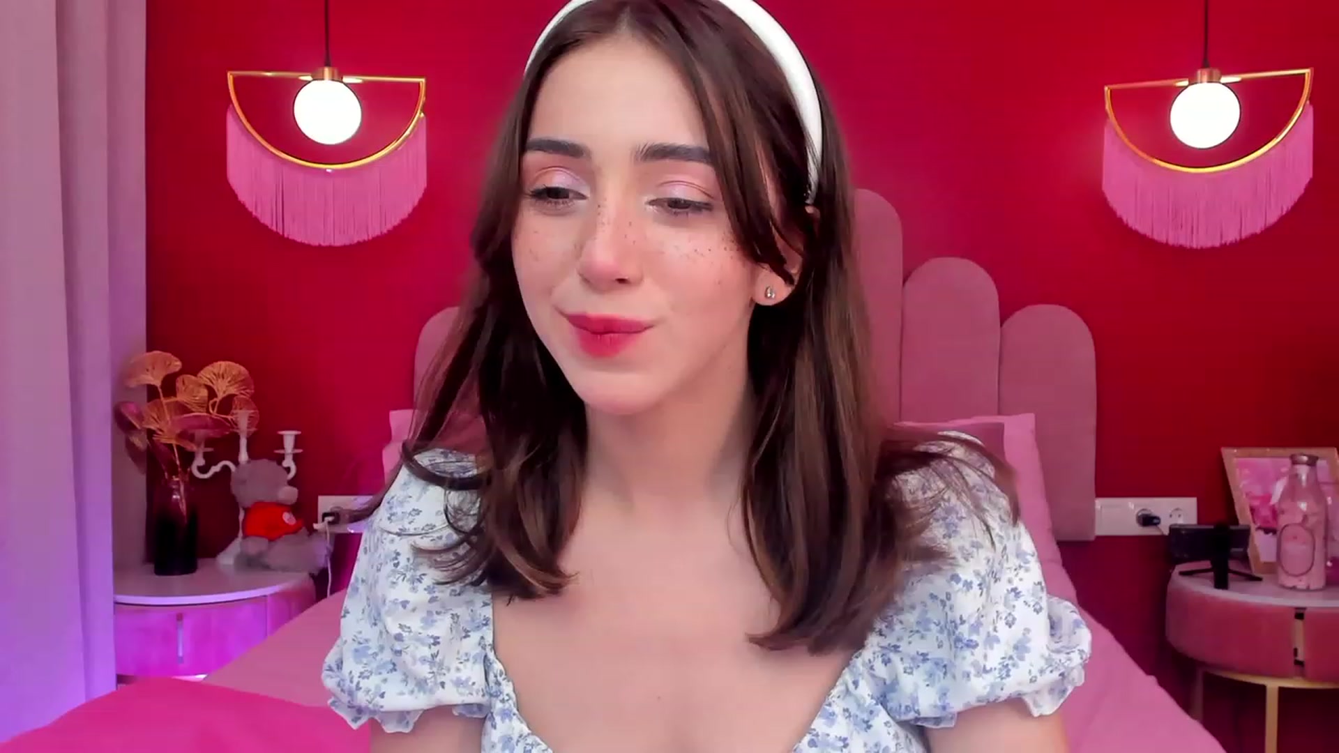 Gallery image thumbnail from ElsaYoung's myfreecams stream on, 06/06/2023, 12:39 image 14 of 20