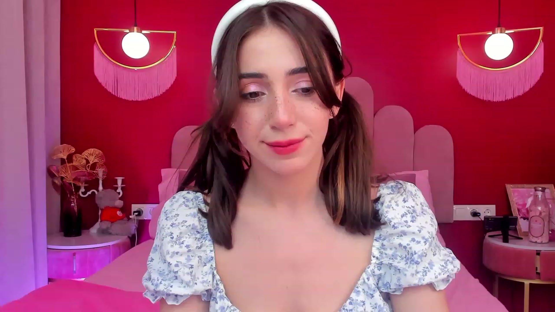 Gallery image thumbnail from ElsaYoung's myfreecams stream on, 06/06/2023, 12:39 image 12 of 20