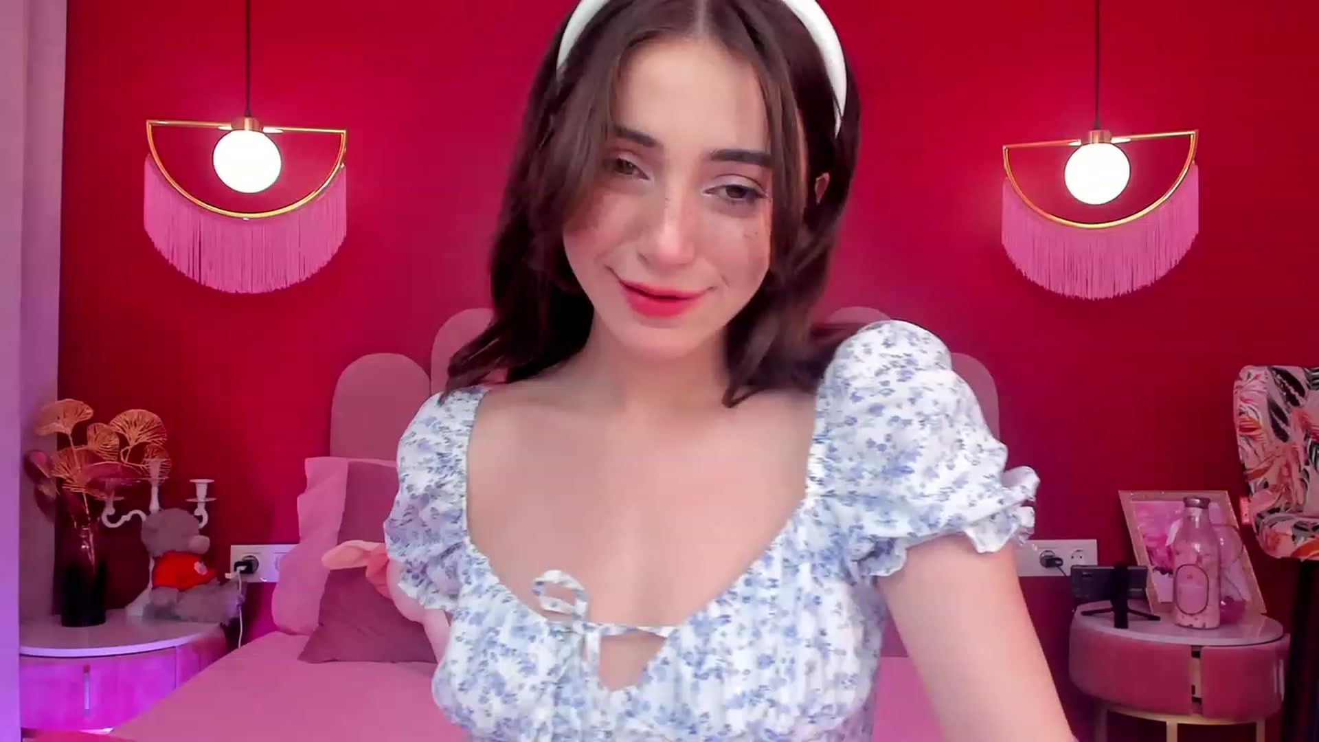 Gallery image thumbnail from ElsaYoung's myfreecams stream on, 06/06/2023, 12:39 image 17 of 20