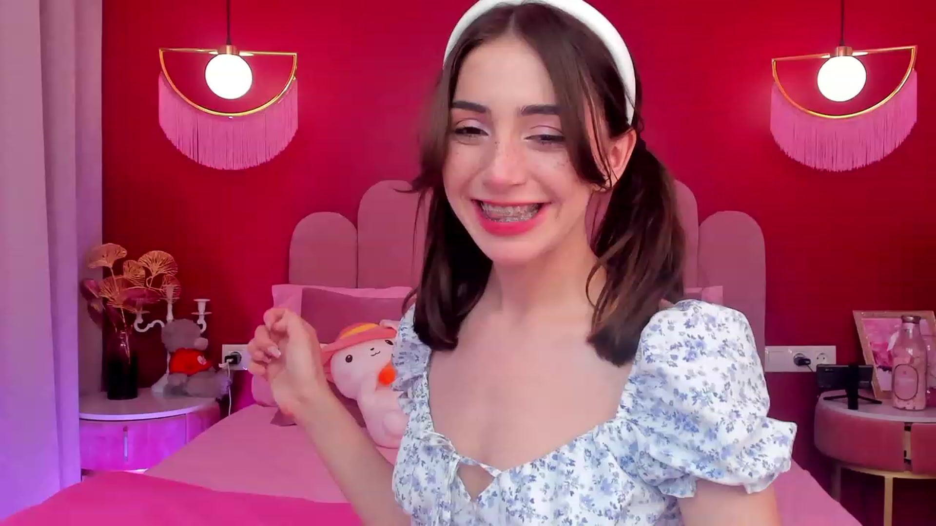 Gallery image thumbnail from ElsaYoung's myfreecams stream on, 06/06/2023, 12:39 image 3 of 20