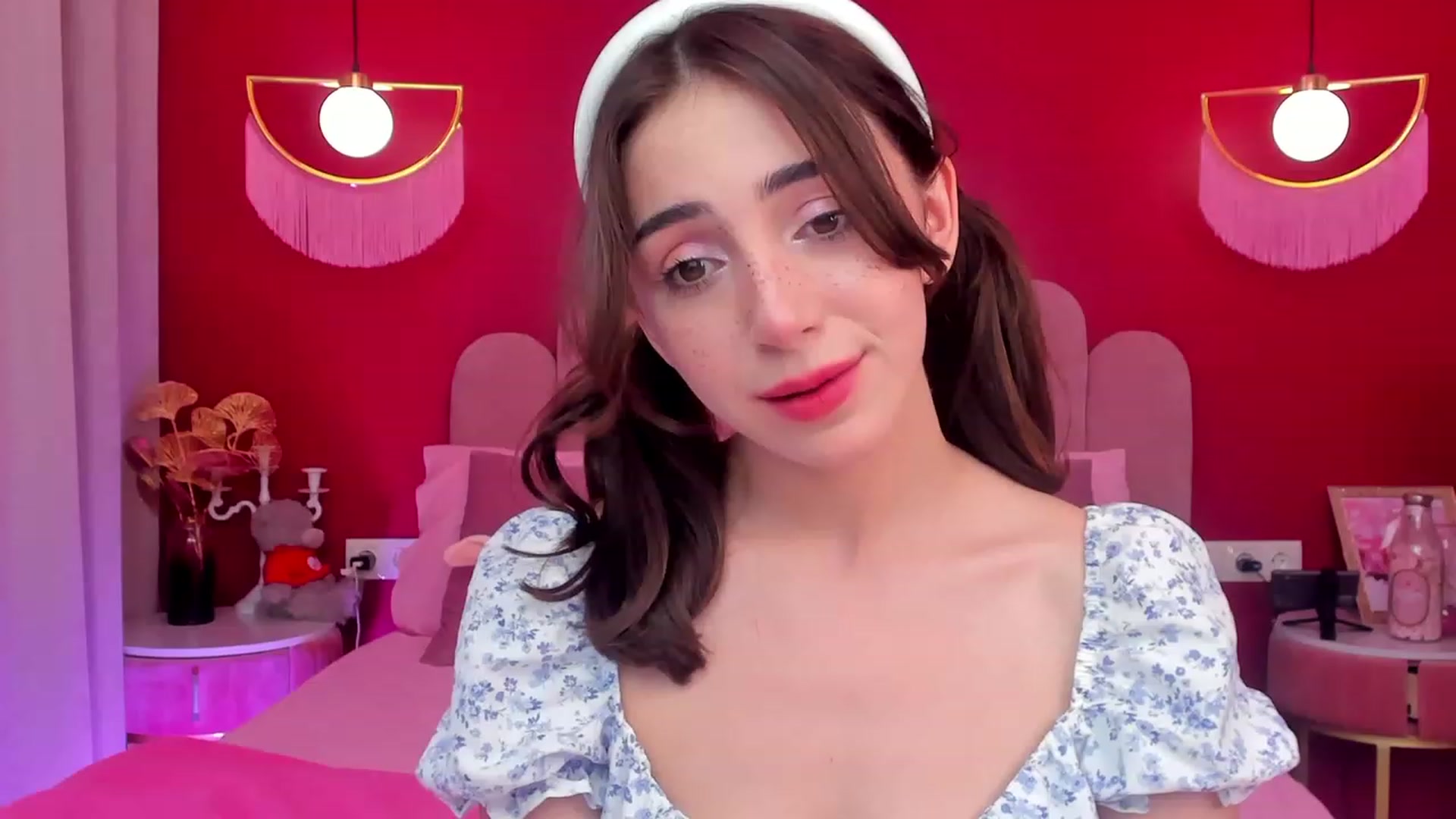 Gallery image thumbnail from ElsaYoung's myfreecams stream on, 06/06/2023, 12:39 image 9 of 20