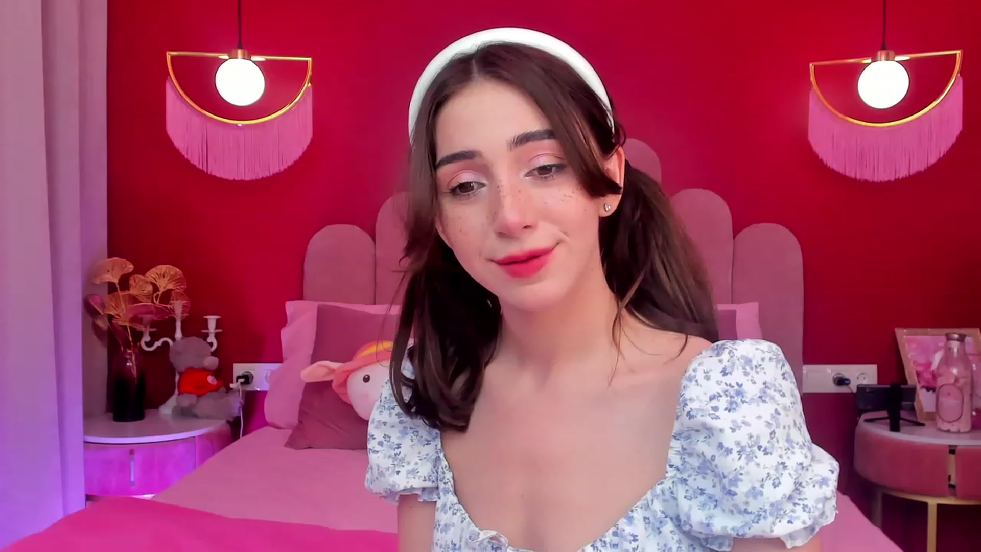 Gallery image thumbnail from ElsaYoung's myfreecams stream on, 06/06/2023, 12:39 image 6 of 20