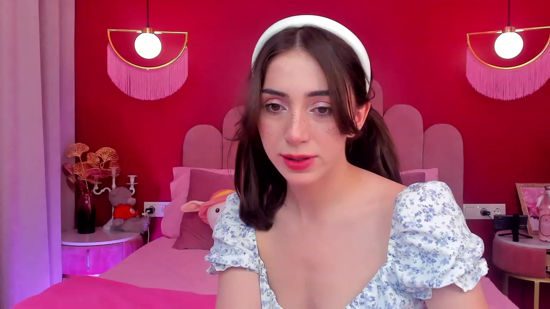Gallery image thumbnail from ElsaYoung's myfreecams stream on, 06/06/2023, 12:39 image 2 of 20