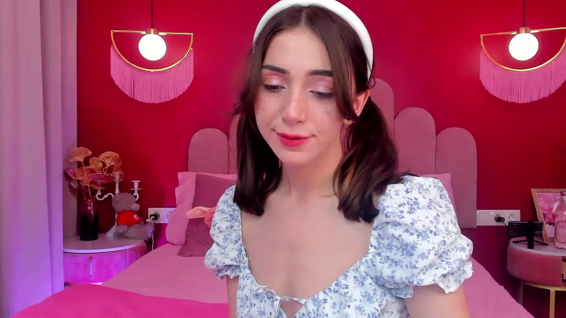 Gallery image thumbnail from ElsaYoung's myfreecams stream on, 06/06/2023, 12:39 image 1 of 20