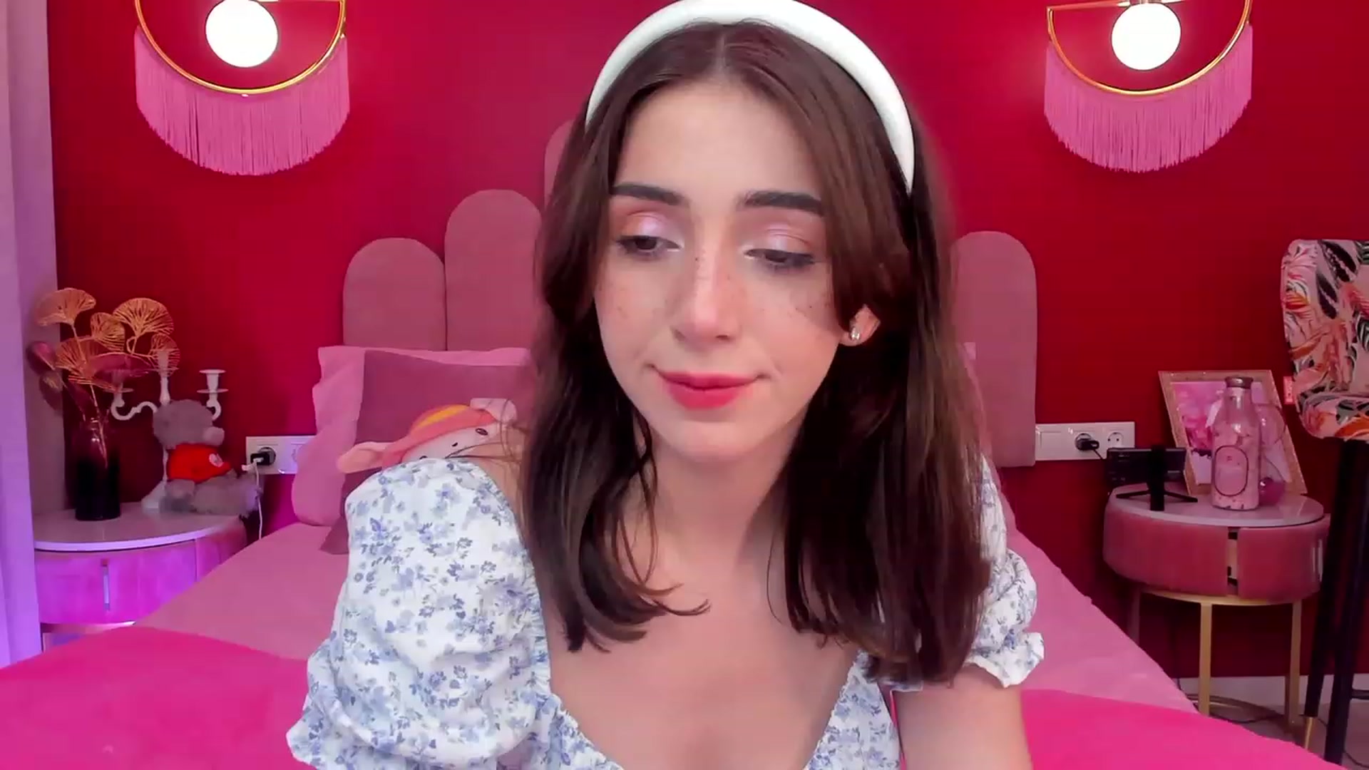 Gallery image thumbnail from ElsaYoung's myfreecams stream on, 06/06/2023, 13:14 image 20 of 20