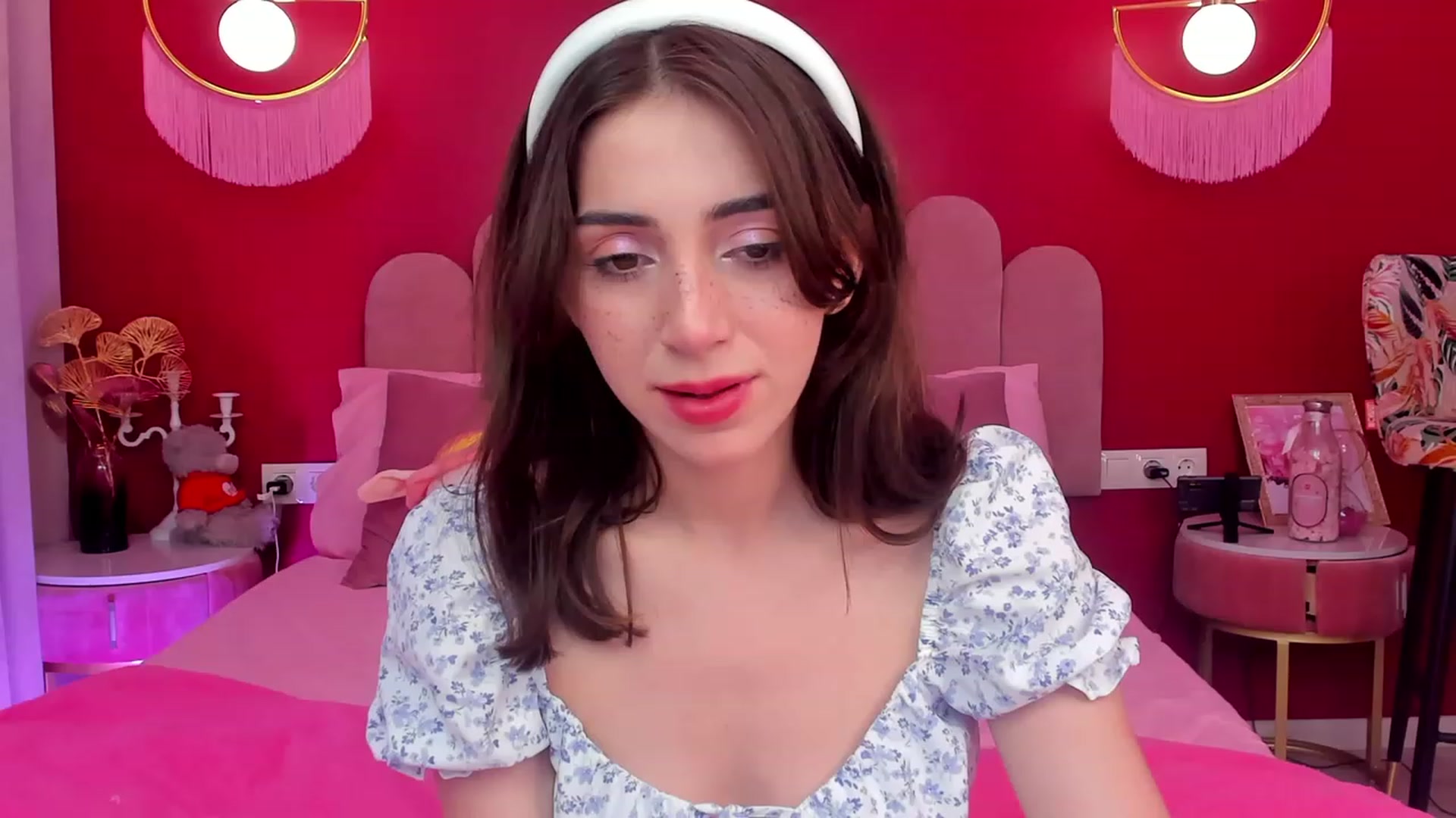Gallery image thumbnail from ElsaYoung's myfreecams stream on, 06/06/2023, 13:14 image 16 of 20