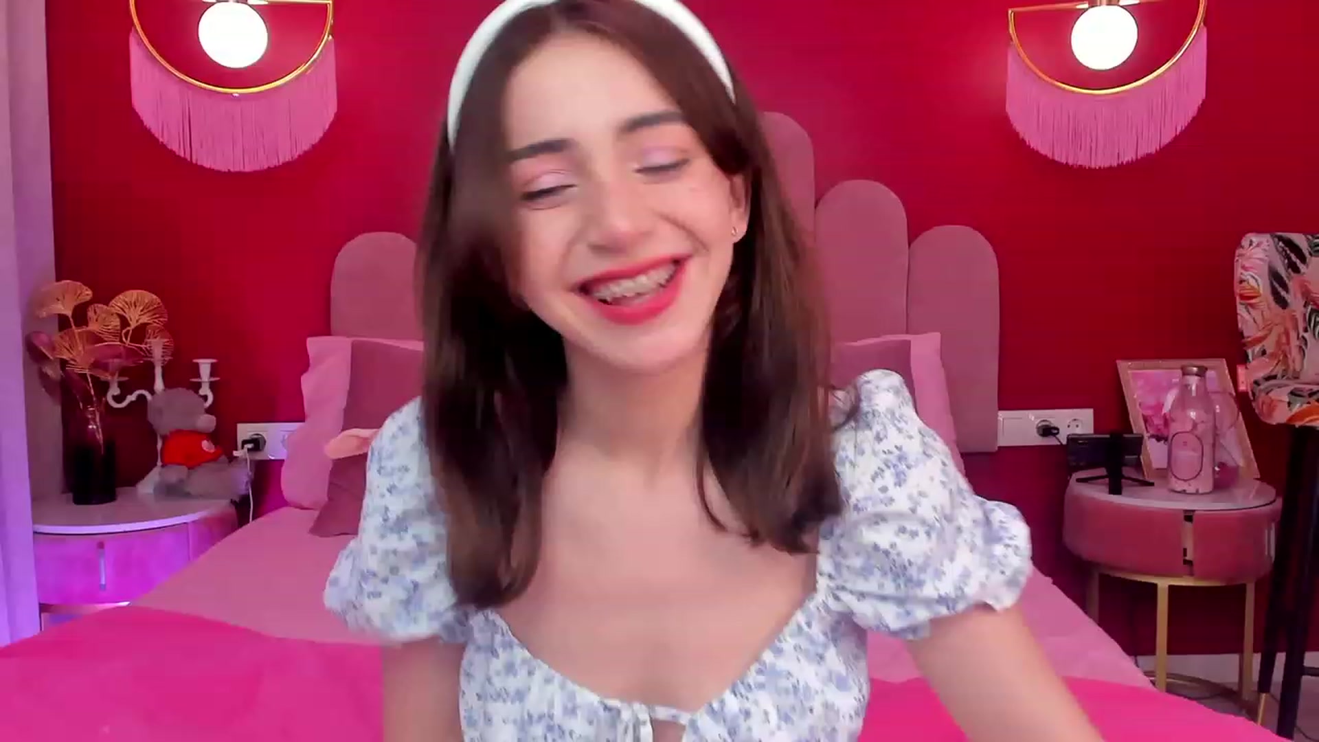 Gallery image thumbnail from ElsaYoung's myfreecams stream on, 06/06/2023, 13:14 image 3 of 20