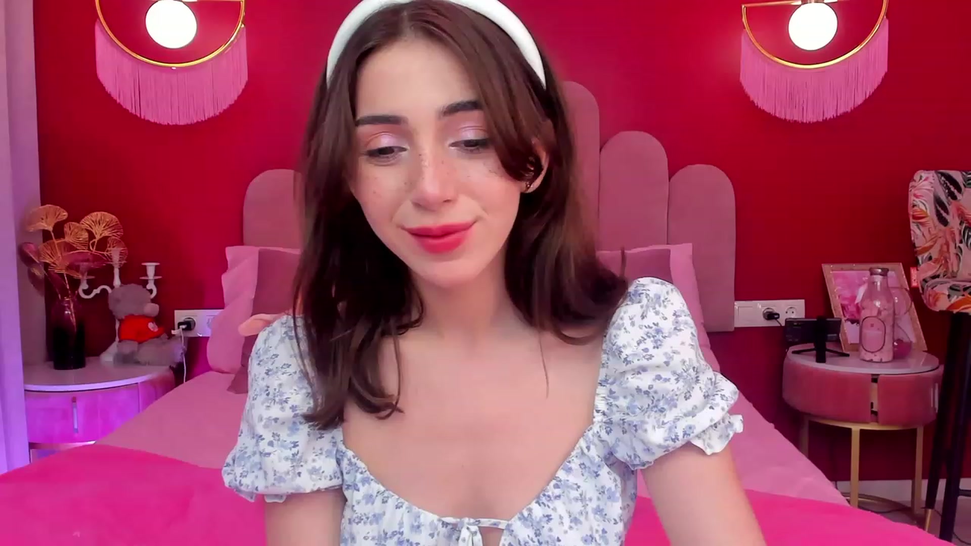 Gallery image thumbnail from ElsaYoung's myfreecams stream on, 06/06/2023, 13:14 image 15 of 20