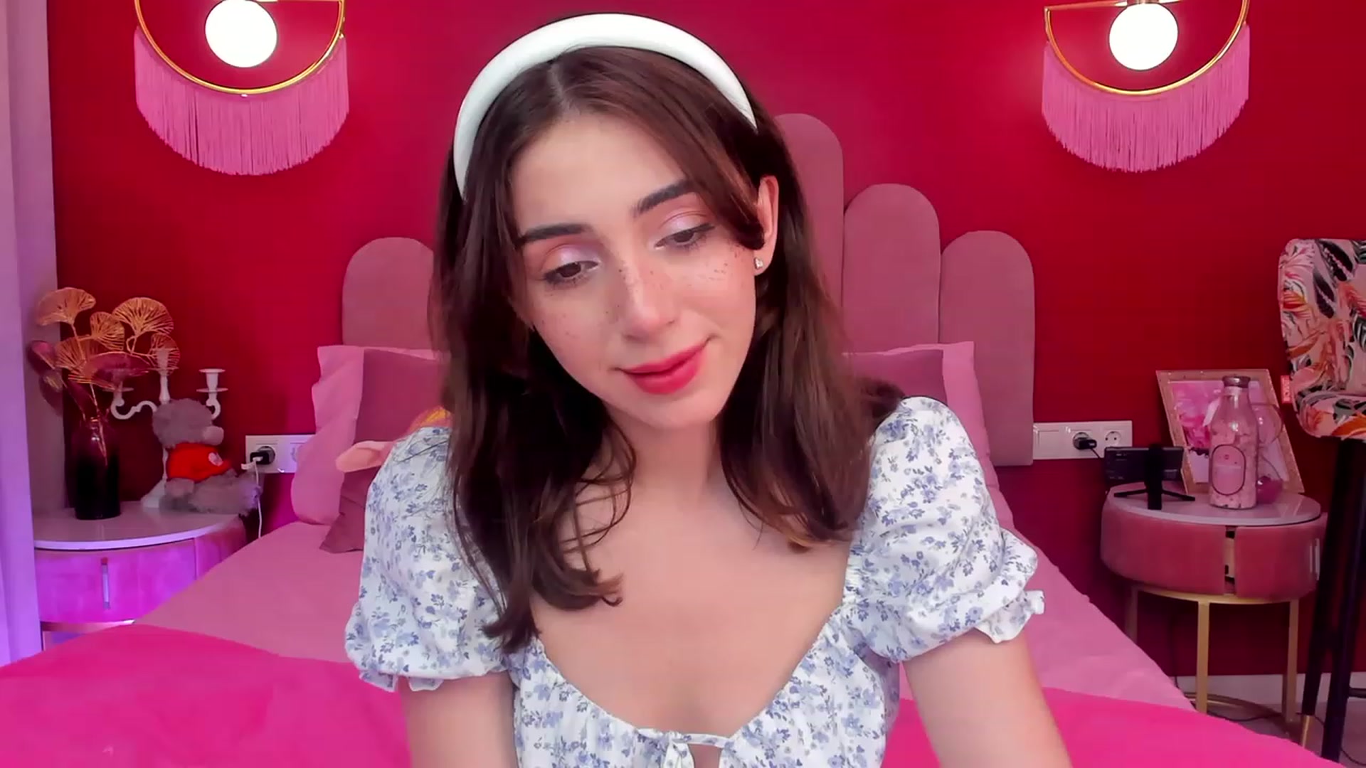 Gallery image thumbnail from ElsaYoung's myfreecams stream on, 06/06/2023, 13:14 image 18 of 20