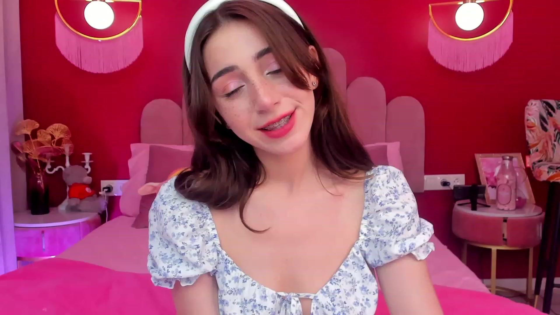 Gallery image thumbnail from ElsaYoung's myfreecams stream on, 06/06/2023, 13:14 image 19 of 20