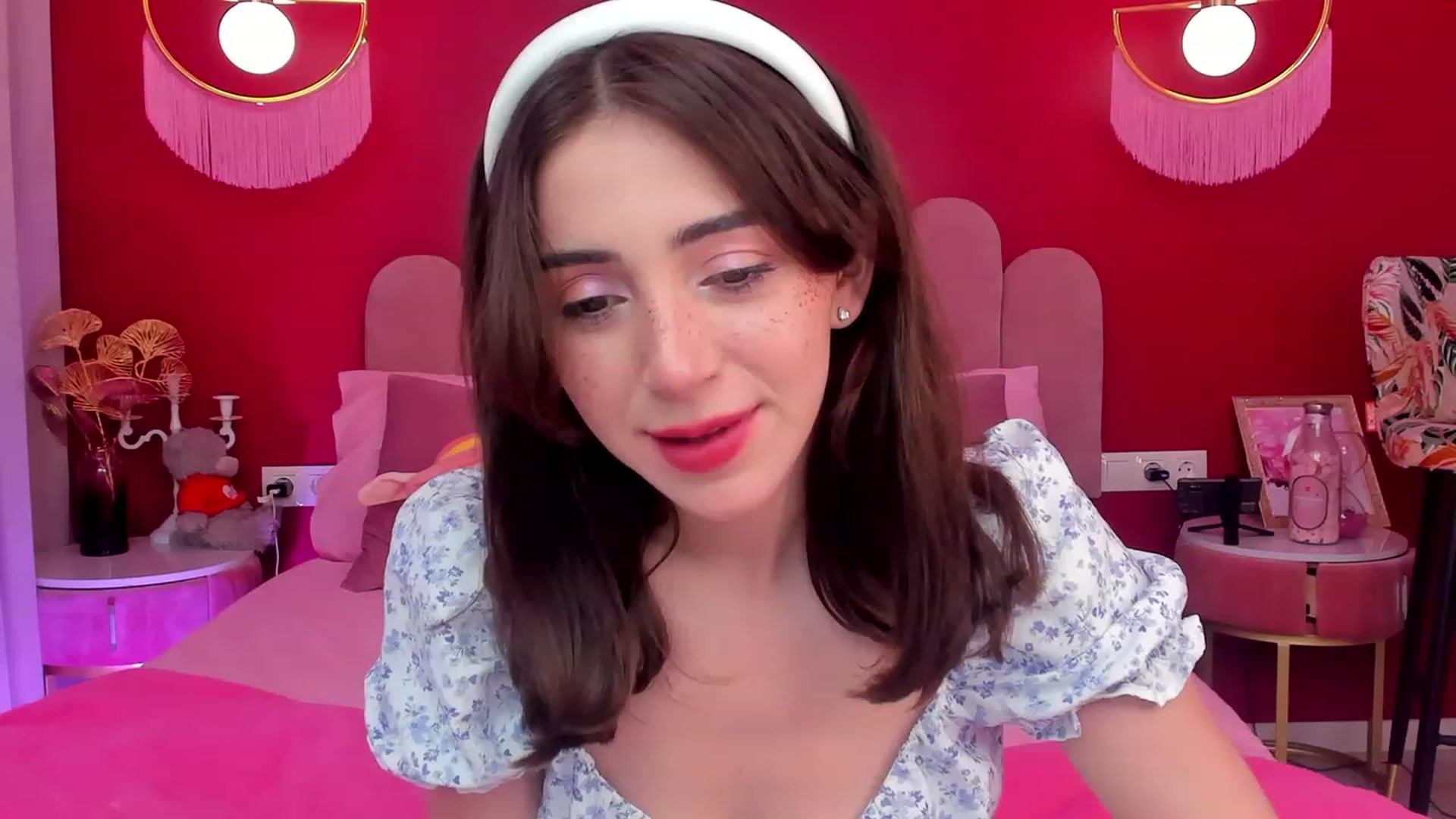 Gallery image thumbnail from ElsaYoung's myfreecams stream on, 06/06/2023, 13:14 image 6 of 20