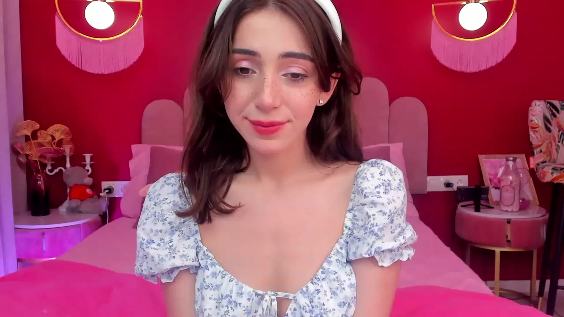 Gallery image thumbnail from ElsaYoung's myfreecams stream on, 06/06/2023, 13:14 image 13 of 20
