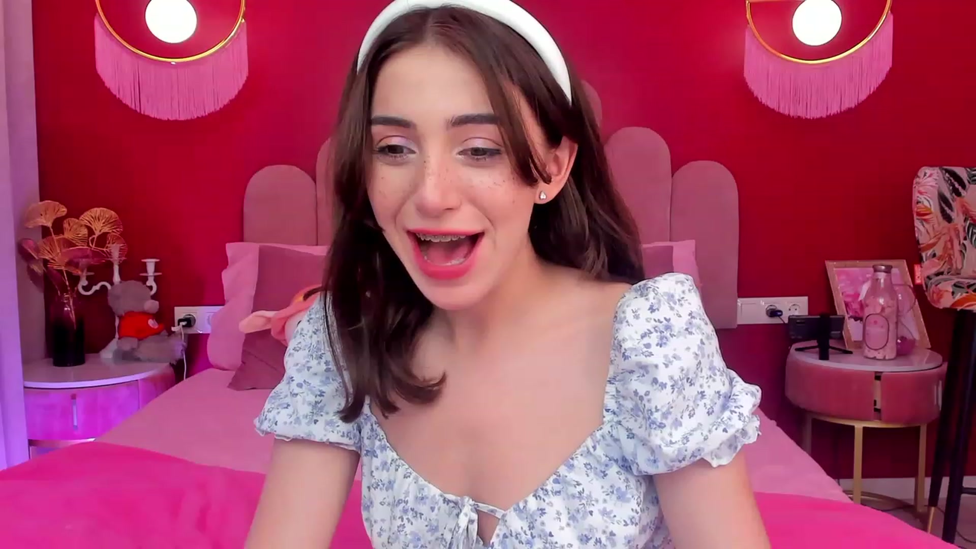 Gallery image thumbnail from ElsaYoung's myfreecams stream on, 06/06/2023, 13:49 image 9 of 20