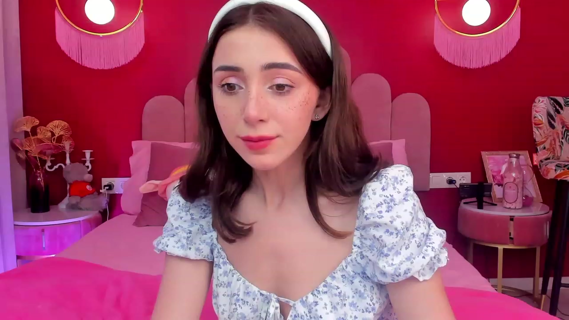 Gallery image thumbnail from ElsaYoung's myfreecams stream on, 06/06/2023, 13:49 image 5 of 20