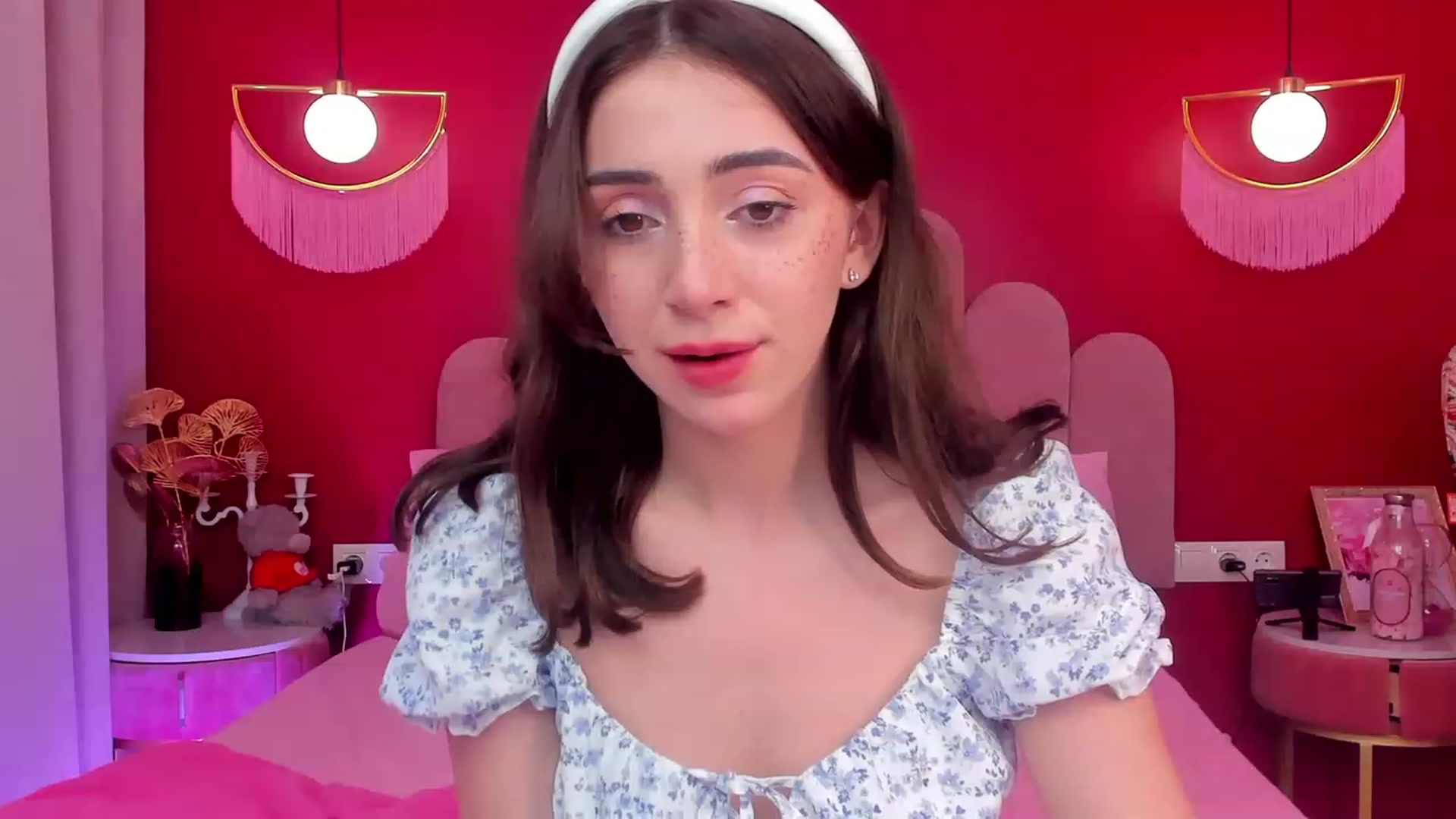 Gallery image thumbnail from ElsaYoung's myfreecams stream on, 06/06/2023, 13:49 image 15 of 20