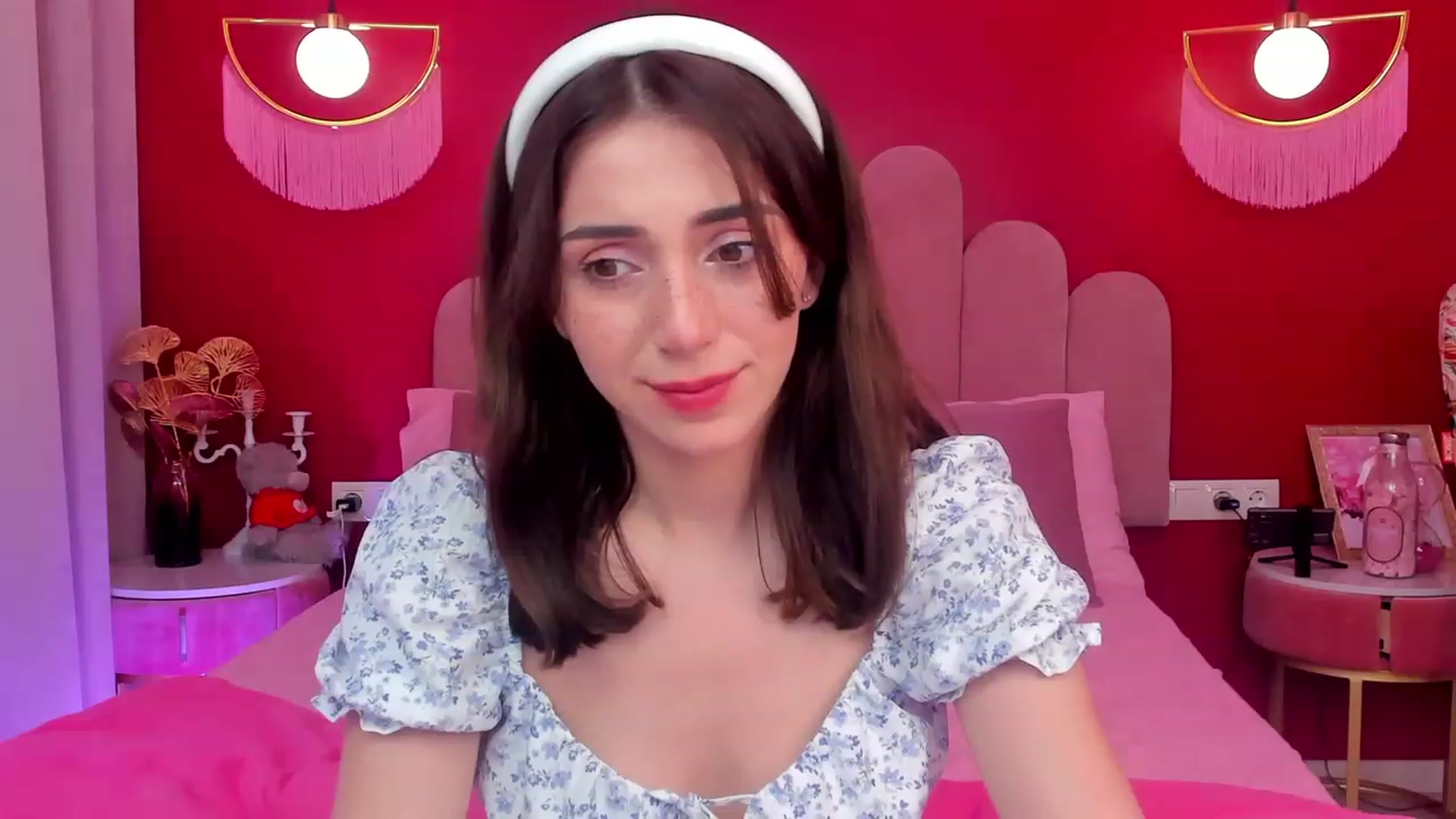 Gallery image thumbnail from ElsaYoung's myfreecams stream on, 06/06/2023, 13:49 image 18 of 20