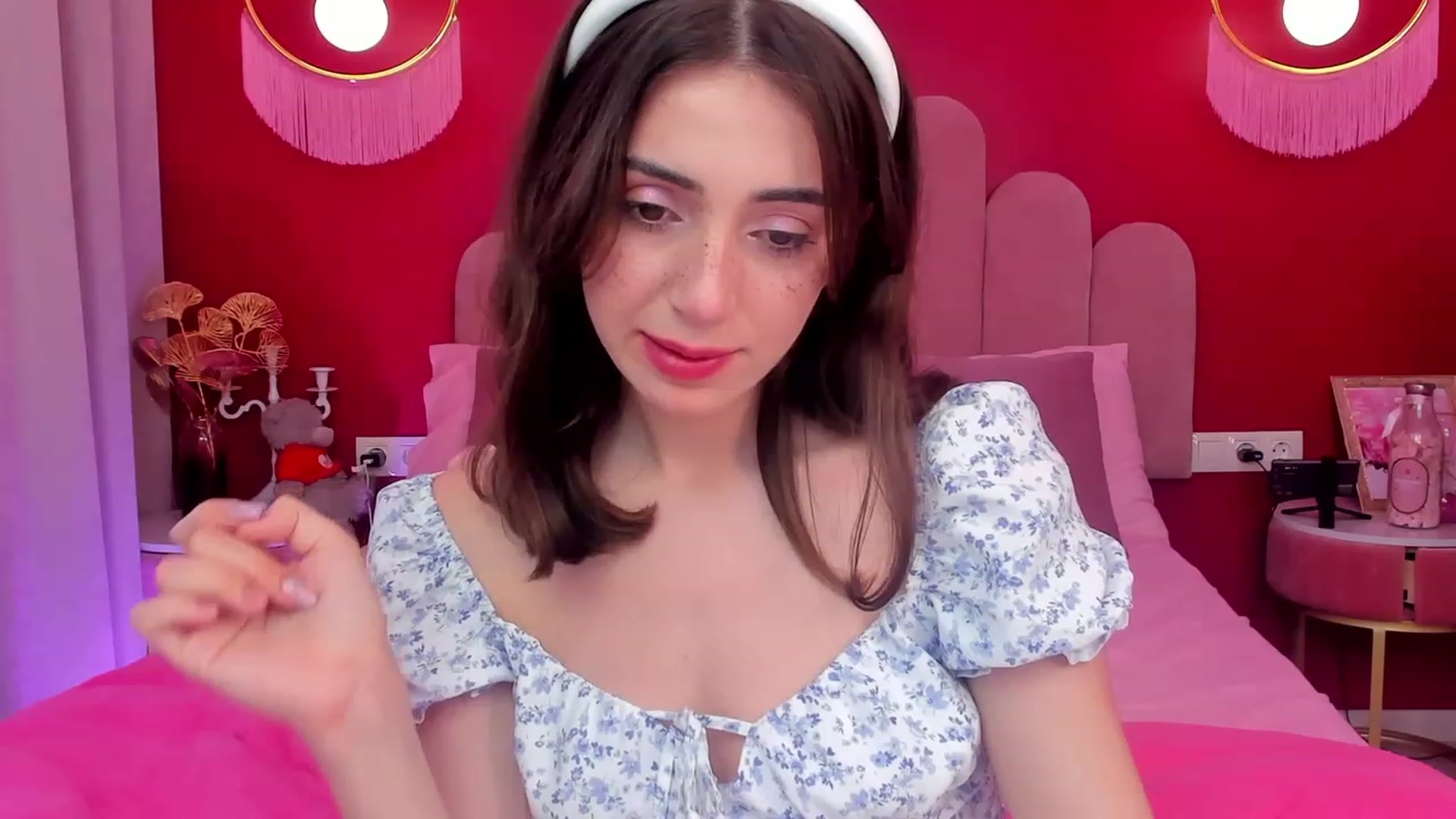 Gallery image thumbnail from ElsaYoung's myfreecams stream on, 06/06/2023, 13:49 image 12 of 20