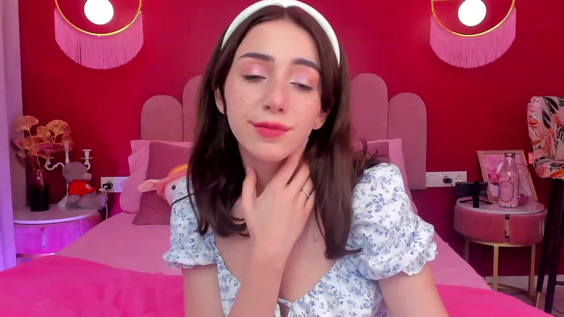 Gallery image thumbnail from ElsaYoung's myfreecams stream on, 06/06/2023, 13:49 image 6 of 20