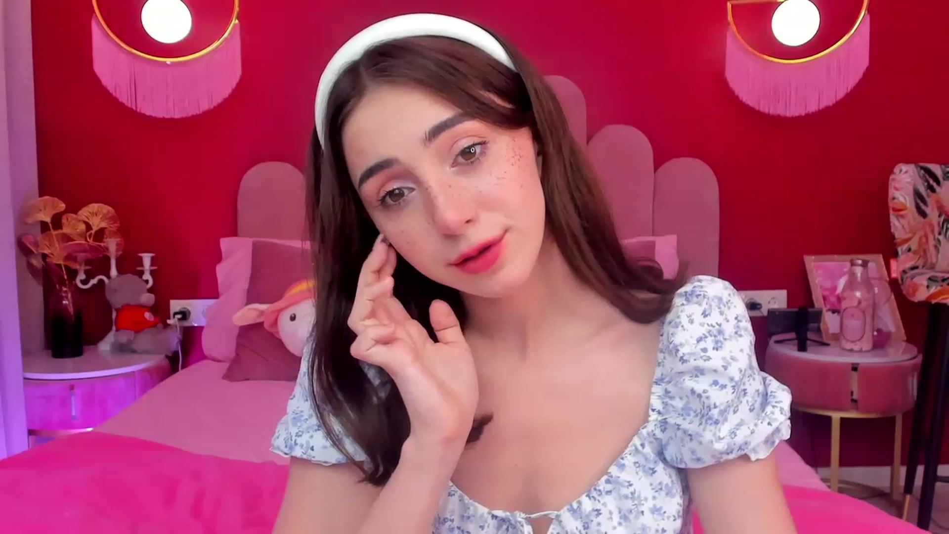 Gallery image thumbnail from ElsaYoung's myfreecams stream on, 06/06/2023, 13:49 image 7 of 20