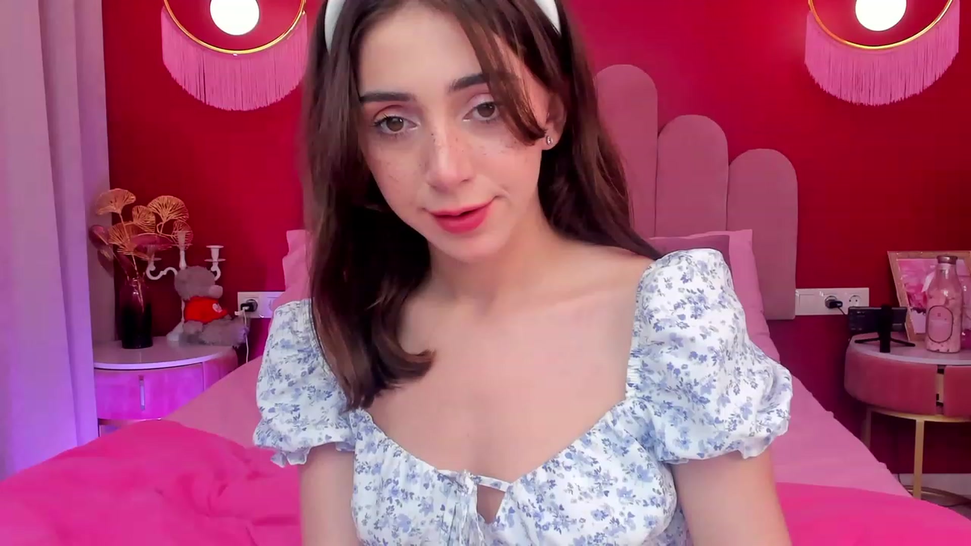Gallery image thumbnail from ElsaYoung's myfreecams stream on, 06/06/2023, 13:49 image 11 of 20