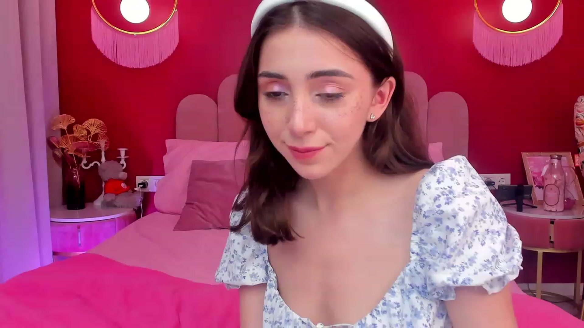 Gallery image thumbnail from ElsaYoung's myfreecams stream on, 06/06/2023, 16:05 image 17 of 20