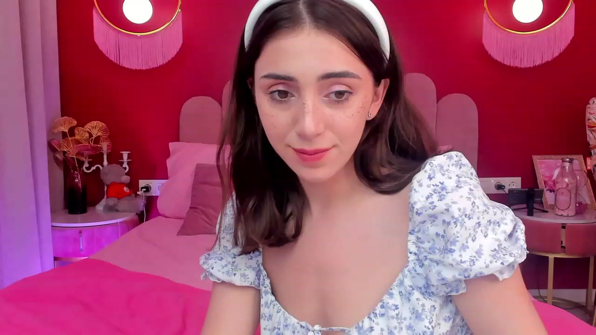 Gallery image thumbnail from ElsaYoung's myfreecams stream on, 06/06/2023, 16:05 image 11 of 20