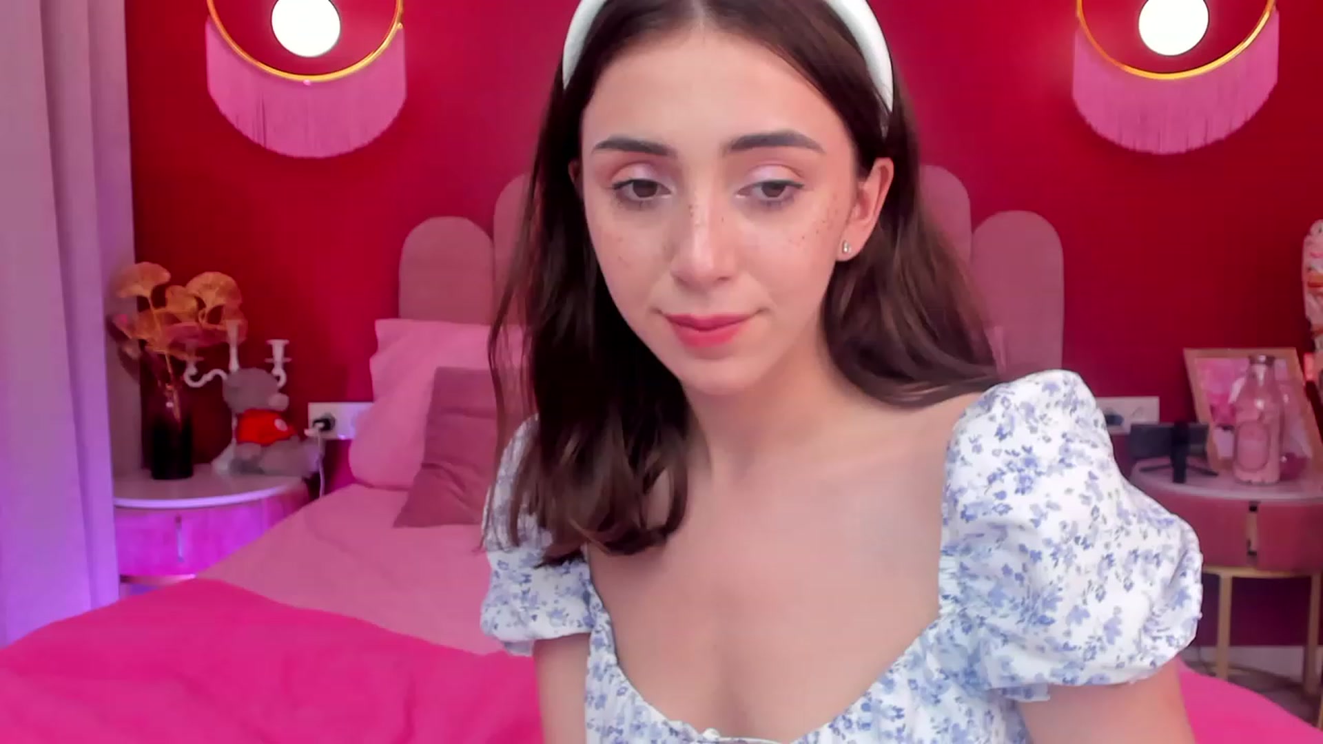 Gallery image thumbnail from ElsaYoung's myfreecams stream on, 06/06/2023, 16:05 image 8 of 20