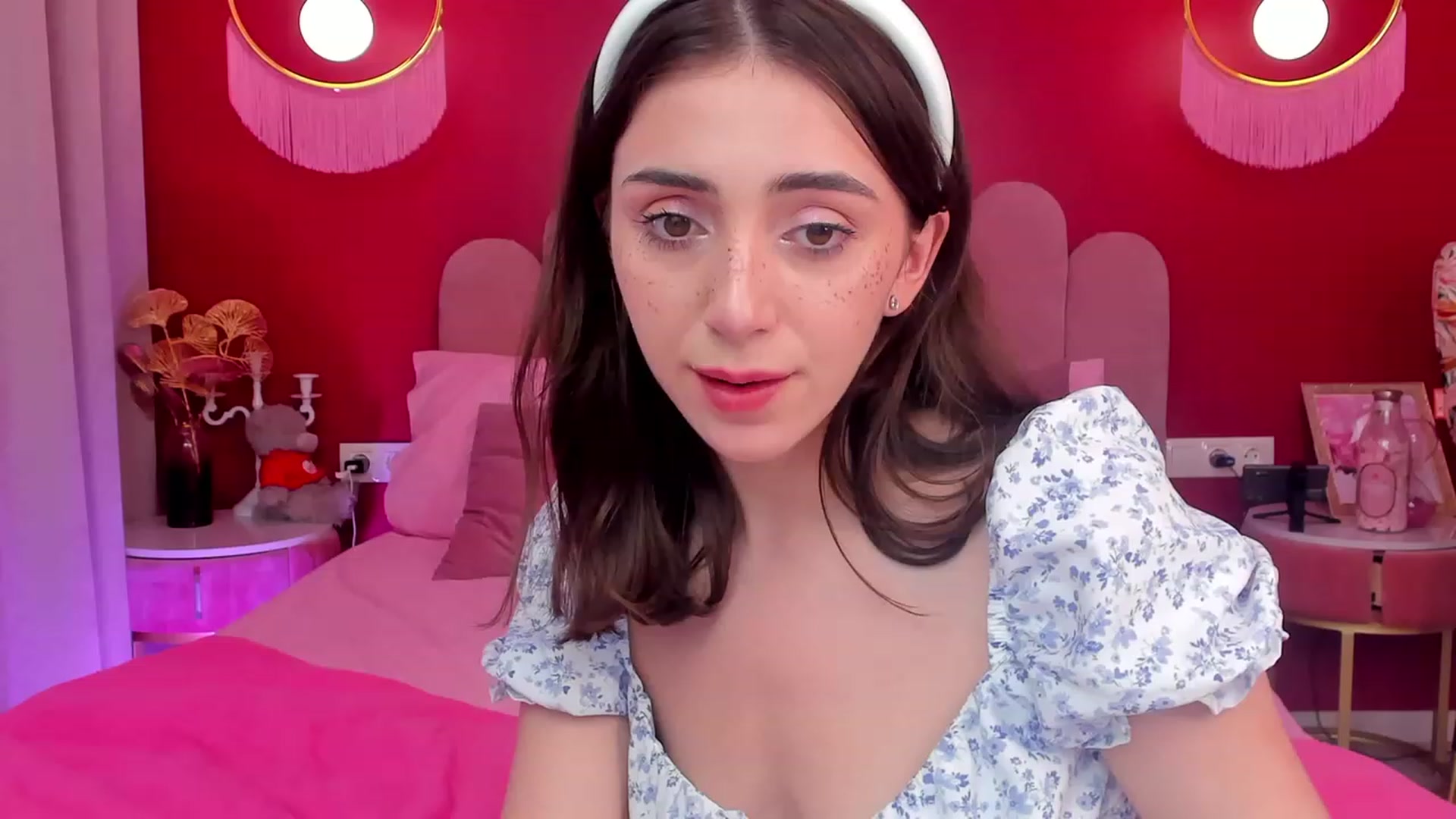 Gallery image thumbnail from ElsaYoung's myfreecams stream on, 06/06/2023, 16:05 image 12 of 20