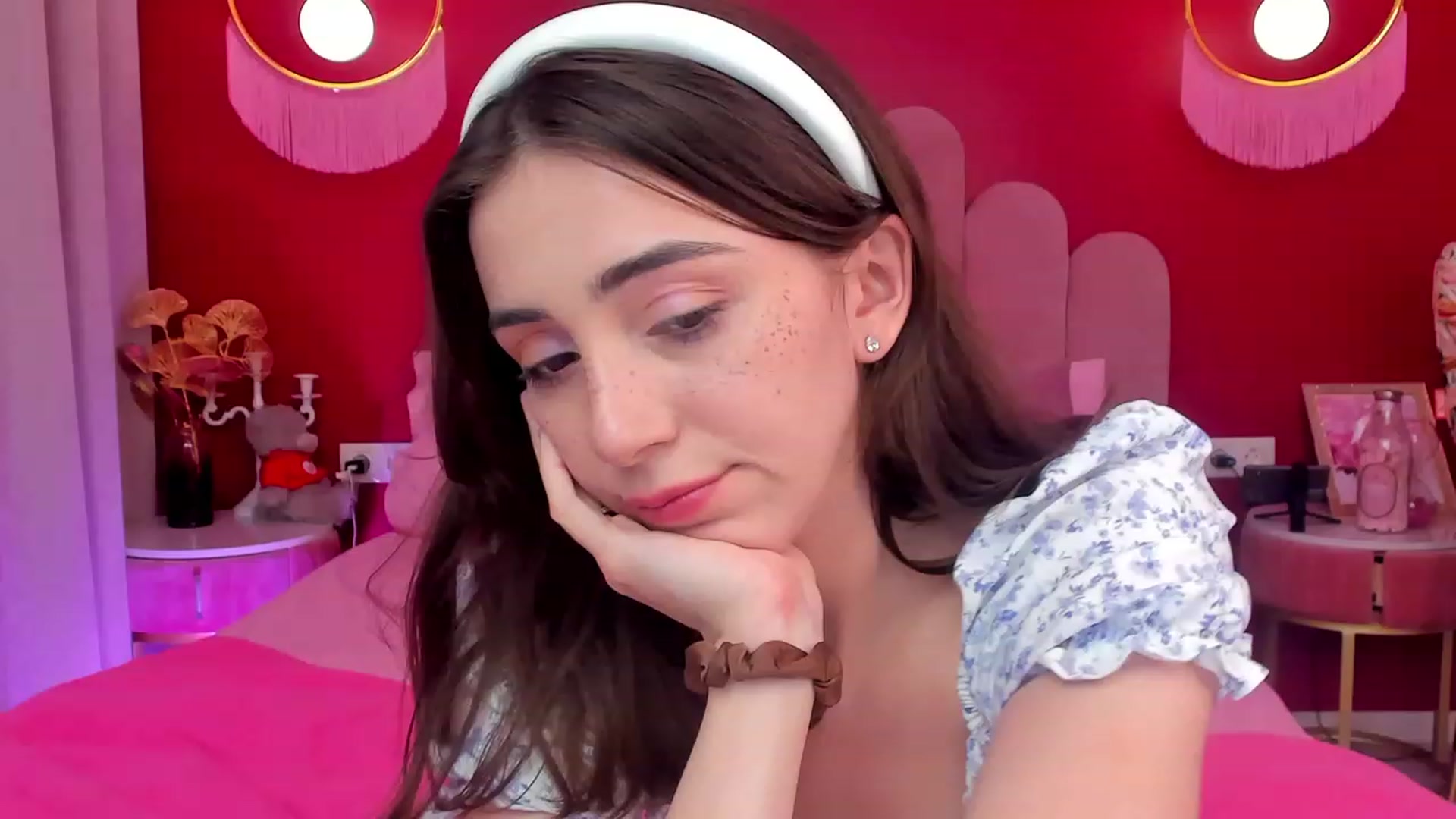 Gallery image thumbnail from ElsaYoung's myfreecams stream on, 06/06/2023, 16:05 image 3 of 20