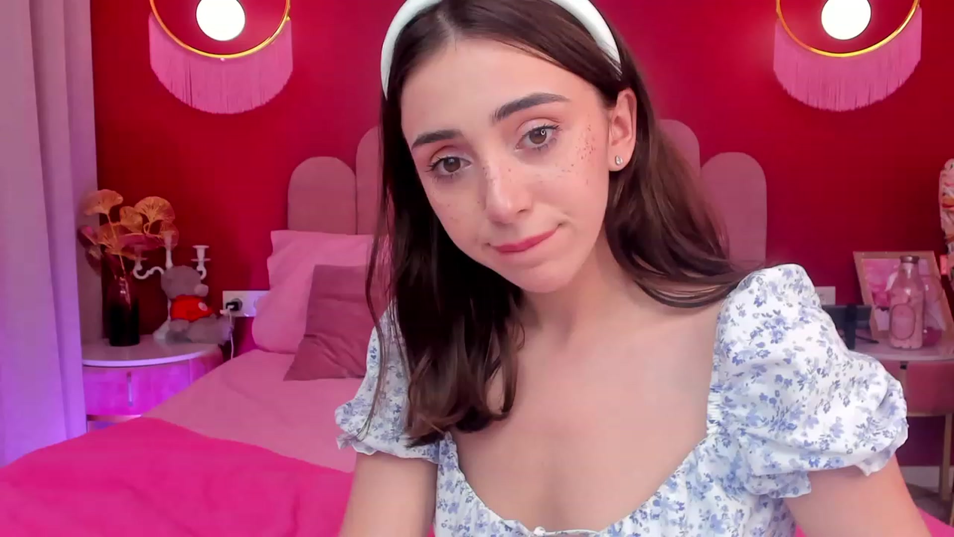 Gallery image thumbnail from ElsaYoung's myfreecams stream on, 06/06/2023, 16:05 image 10 of 20