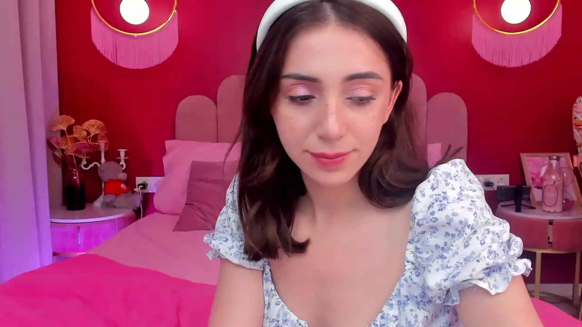 Gallery image thumbnail from ElsaYoung's myfreecams stream on, 06/06/2023, 16:05 image 20 of 20
