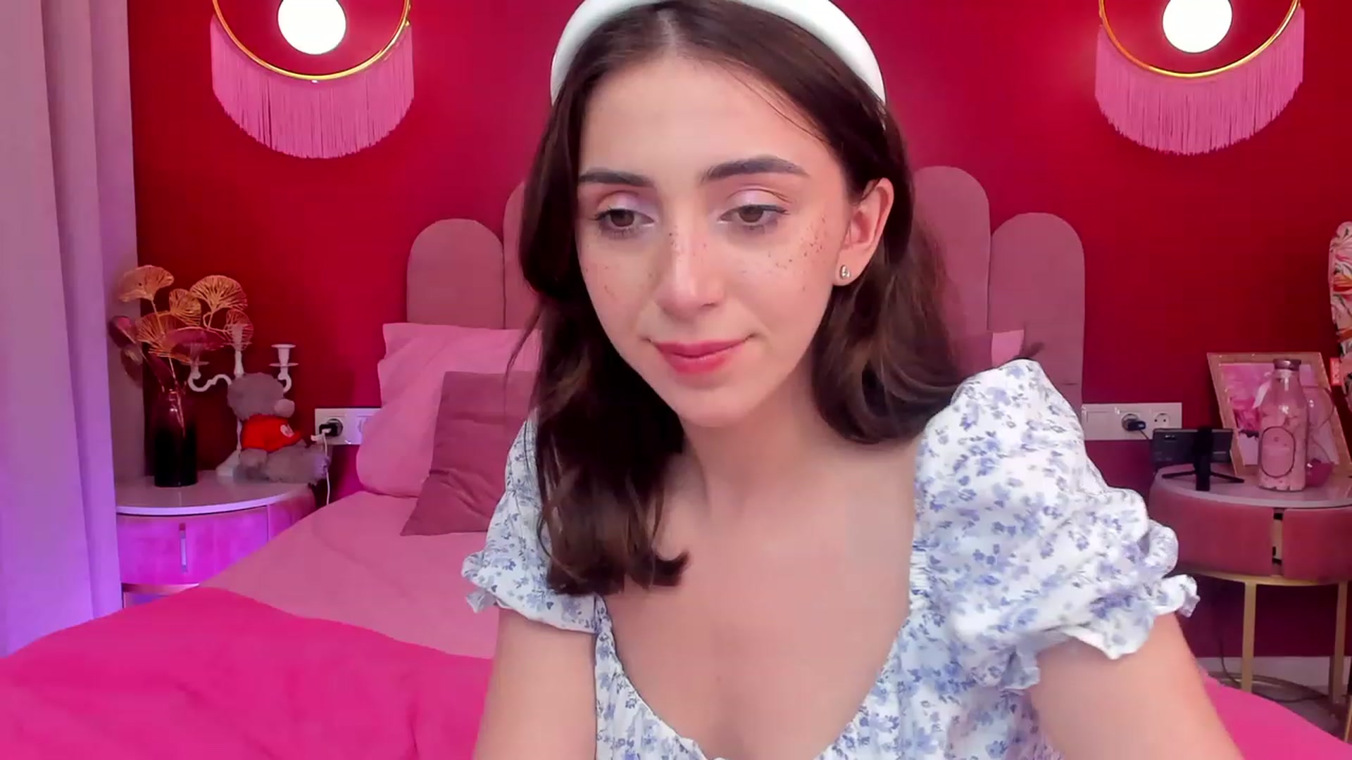 Gallery image thumbnail from ElsaYoung's myfreecams stream on, 06/06/2023, 16:05 image 19 of 20