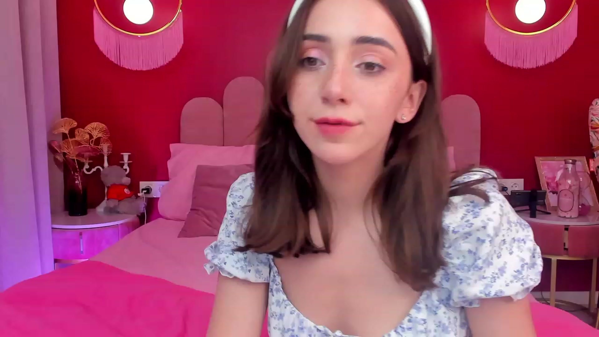 Gallery image thumbnail from ElsaYoung's myfreecams stream on, 06/06/2023, 16:05 image 2 of 20