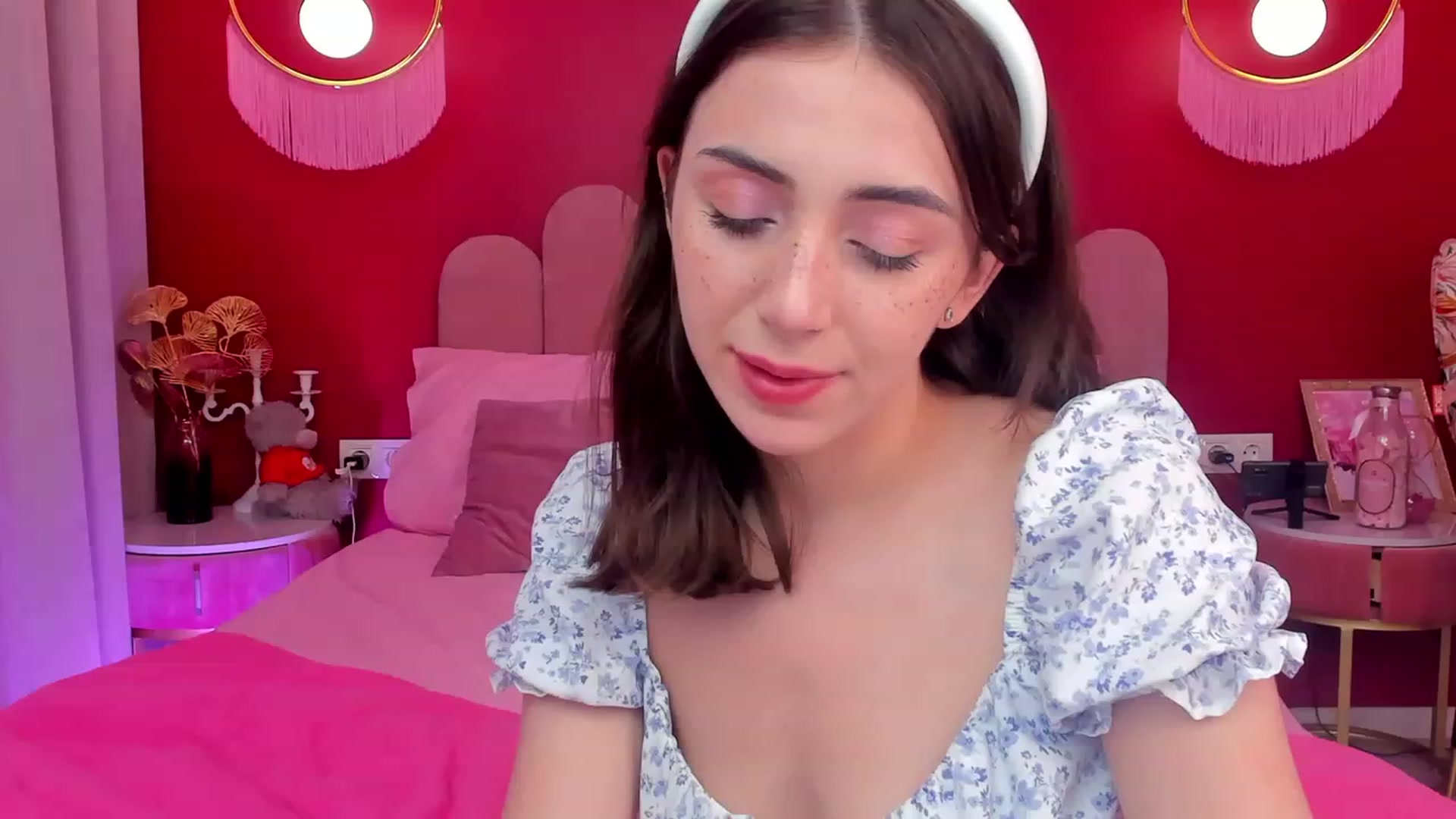 Gallery image thumbnail from ElsaYoung's myfreecams stream on, 06/06/2023, 16:05 image 4 of 20