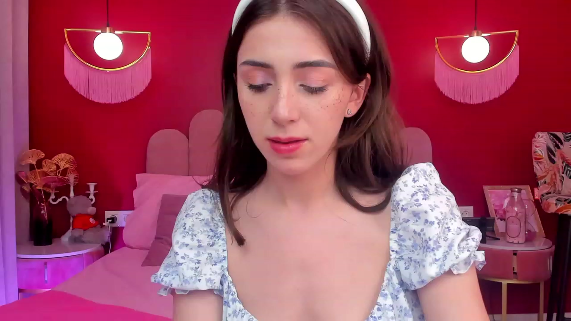 Gallery image thumbnail from ElsaYoung's myfreecams stream on, 06/06/2023, 17:41 image 3 of 20