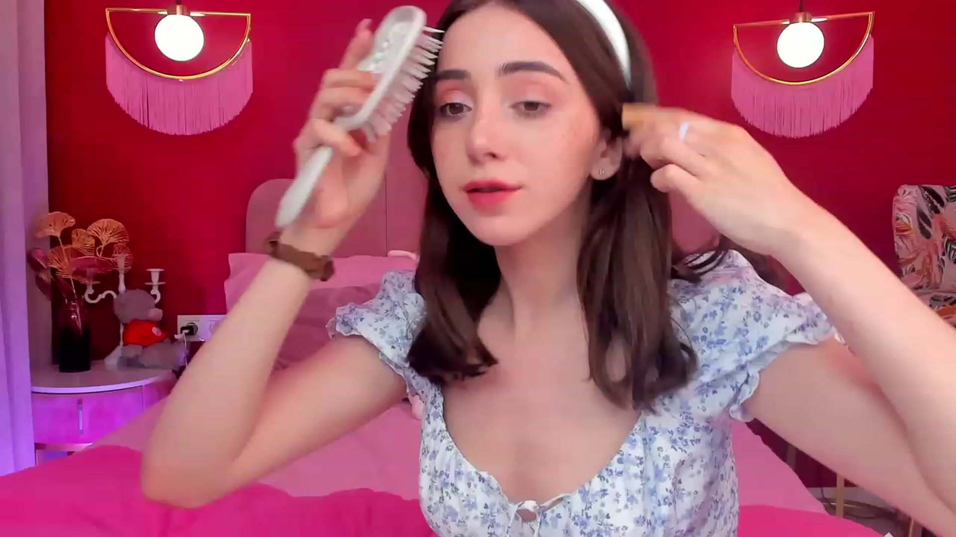 Gallery image thumbnail from ElsaYoung's myfreecams stream on, 06/06/2023, 17:41 image 6 of 20