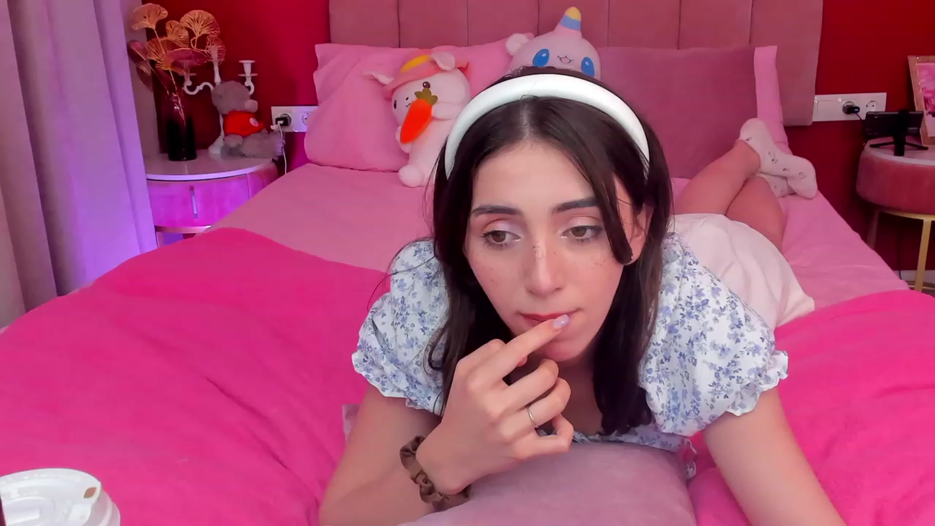Gallery image thumbnail from ElsaYoung's myfreecams stream on, 06/06/2023, 17:41 image 20 of 20
